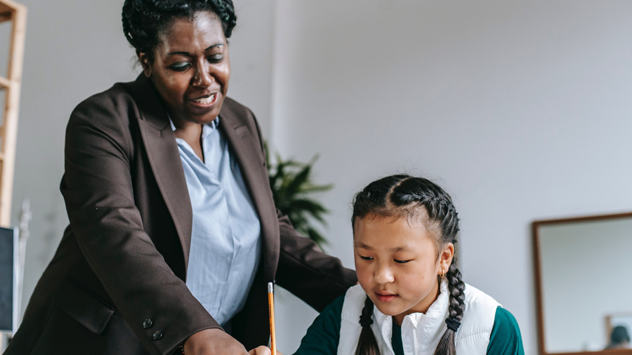teacher-helping-1